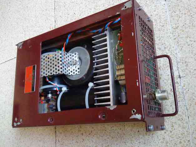 The Redbox dengan cover terbuka