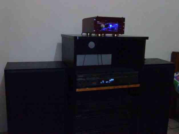 Suara yang mengagumkan dan tampilan yang sedikit futuristik berkat blue superbright LED.