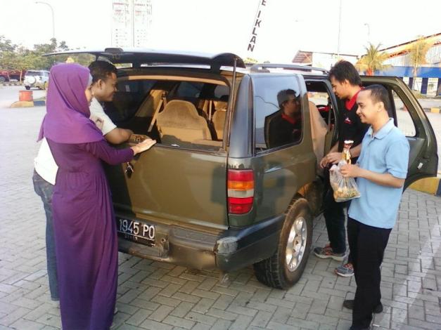 532536_321899267901759_2137230956_n