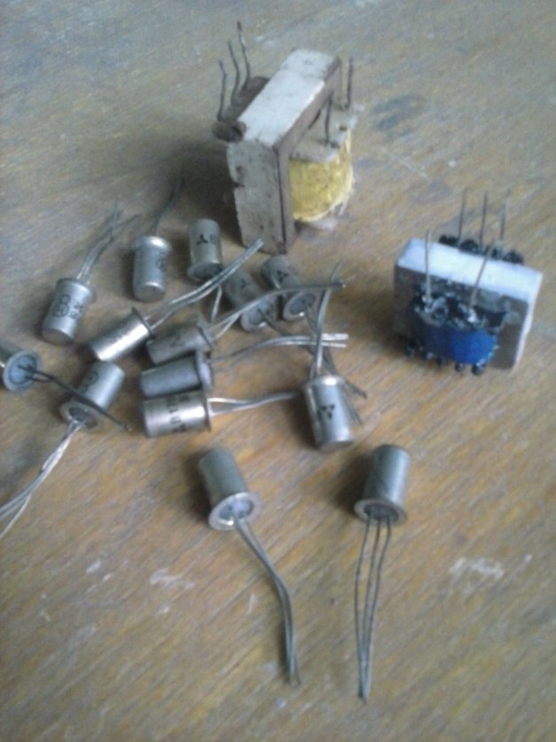 Transistor Germanium + Trafo IT OT hasil berburu.
