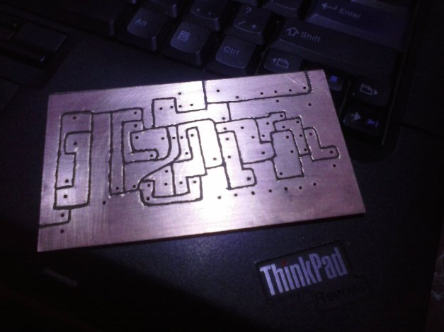 PCB: hasil melukis dengan bor tangan.